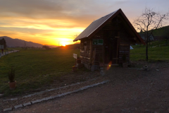 sonnenuntergang-eier-hof-schwarzwald-wagen sonnenuntergang-eier-hof-schwarzwald-wagen